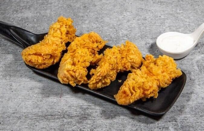 Al Baik Creates a Stir at Food Valley as Crowds Flock to the City’s Newest Crispy Sensation